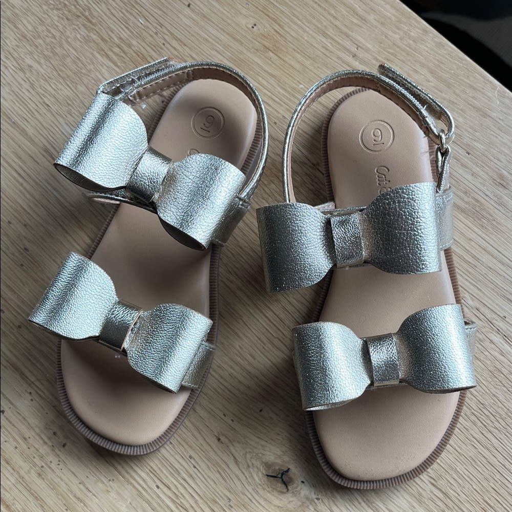US 9 Cat & Jack Metallic Gold Bow Sandals for Kids